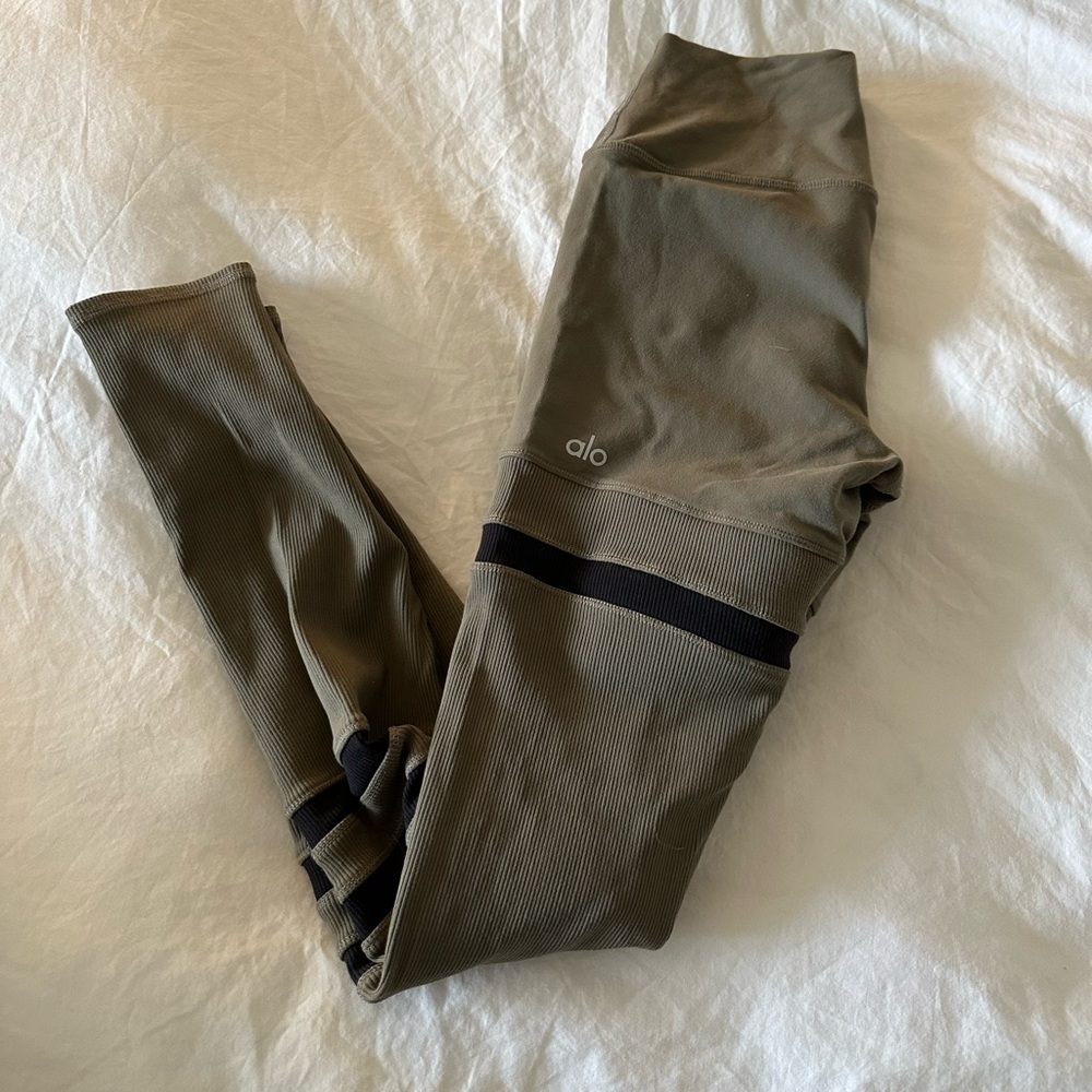 Alo Yoga leggings NWOT